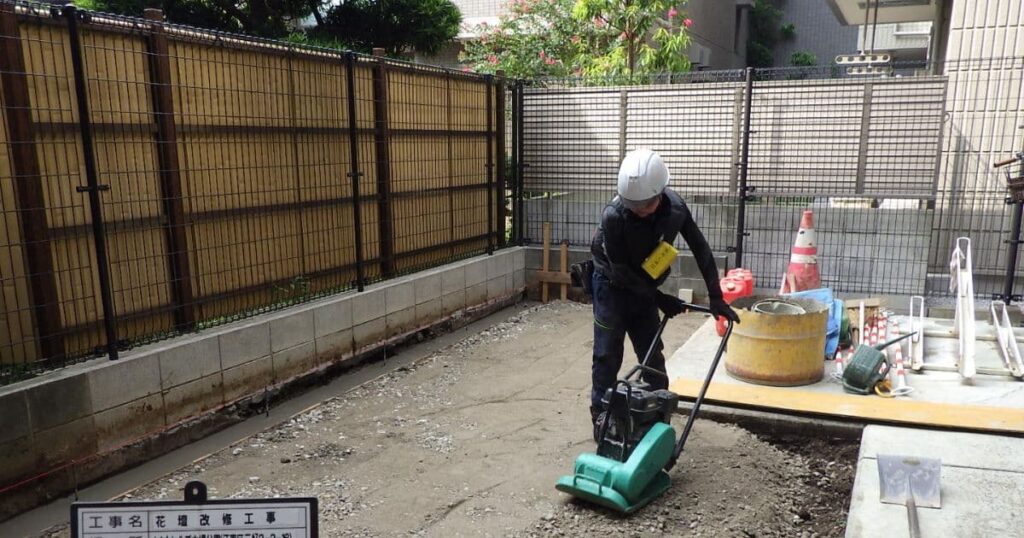 花壇改修工事